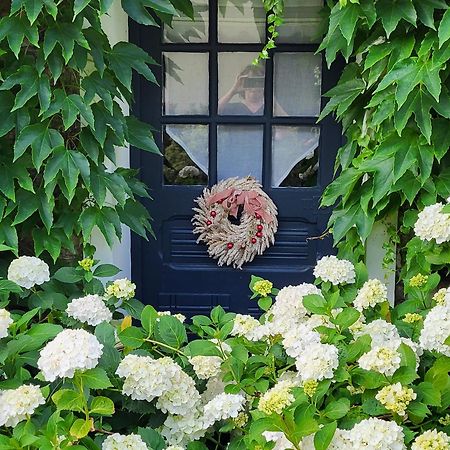Les Glycines Bed & Breakfast Ury Dış mekan fotoğraf