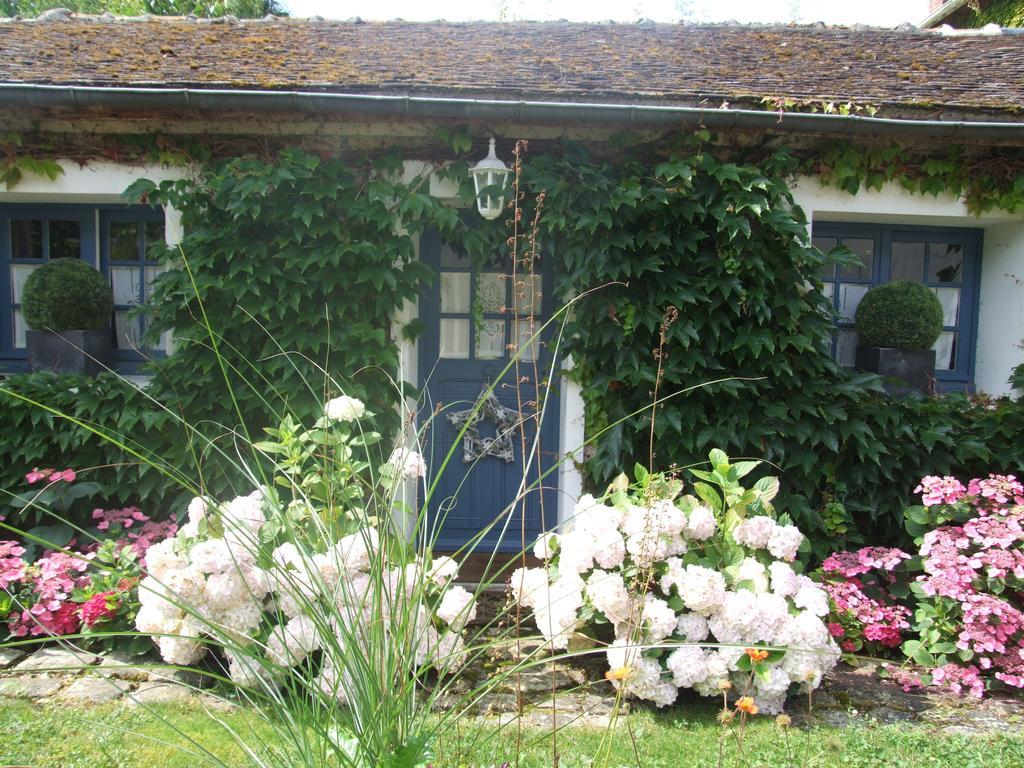 Les Glycines Bed & Breakfast Ury Dış mekan fotoğraf