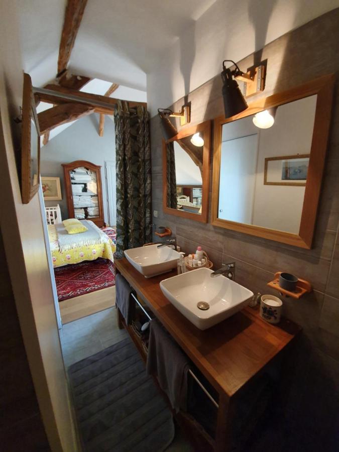 Les Glycines Bed & Breakfast Ury Dış mekan fotoğraf