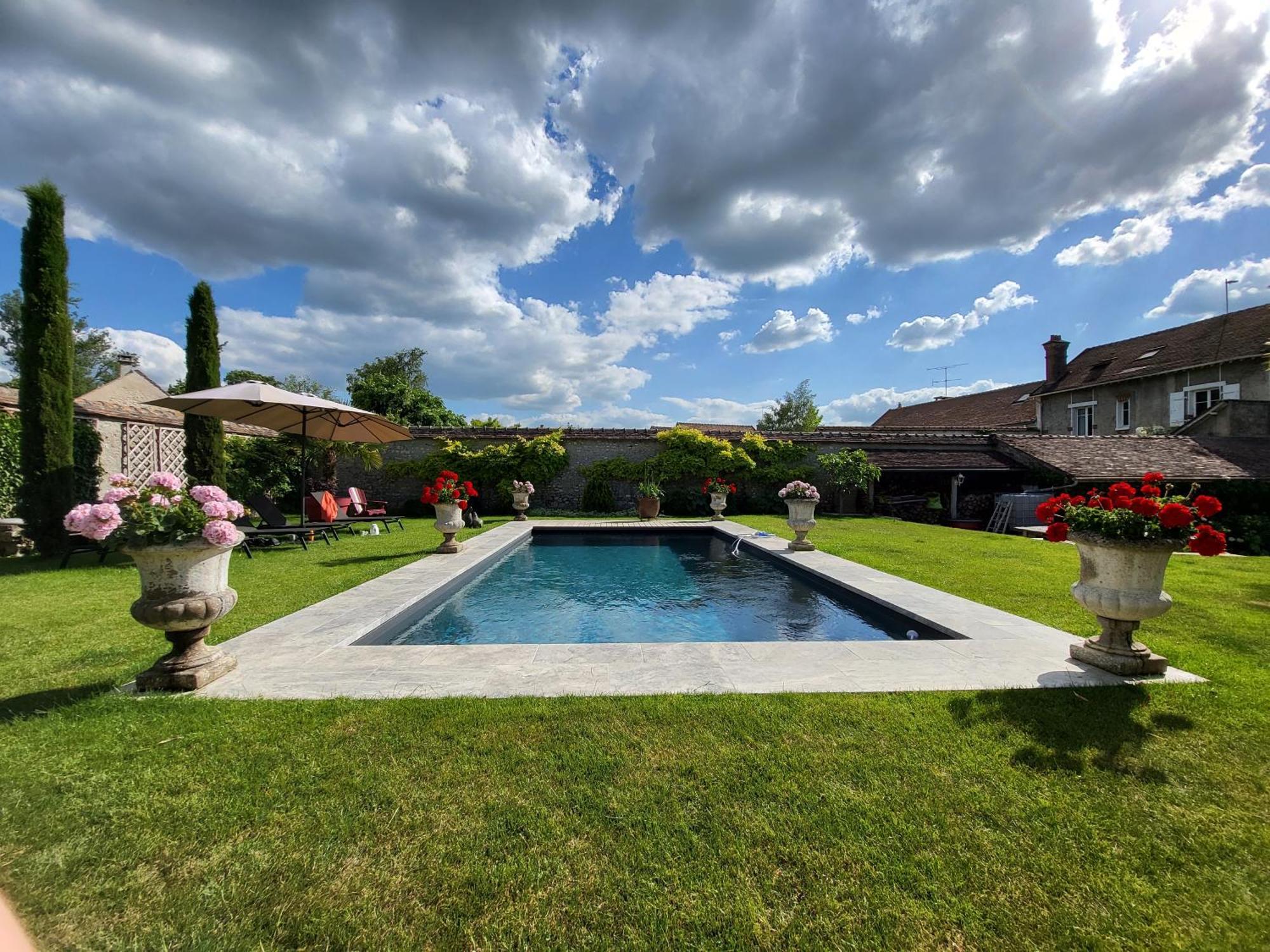 Les Glycines Bed & Breakfast Ury Dış mekan fotoğraf