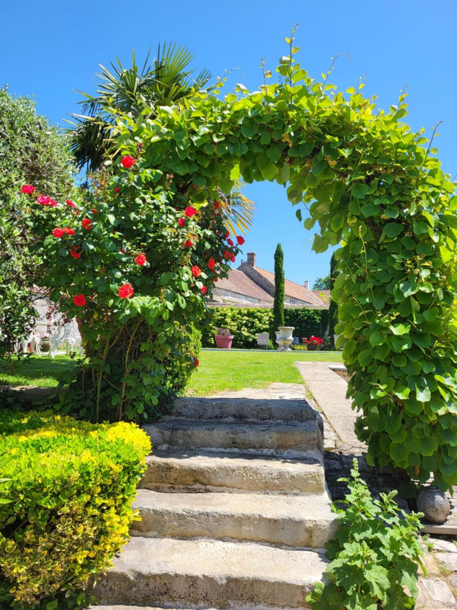 Les Glycines Bed & Breakfast Ury Dış mekan fotoğraf