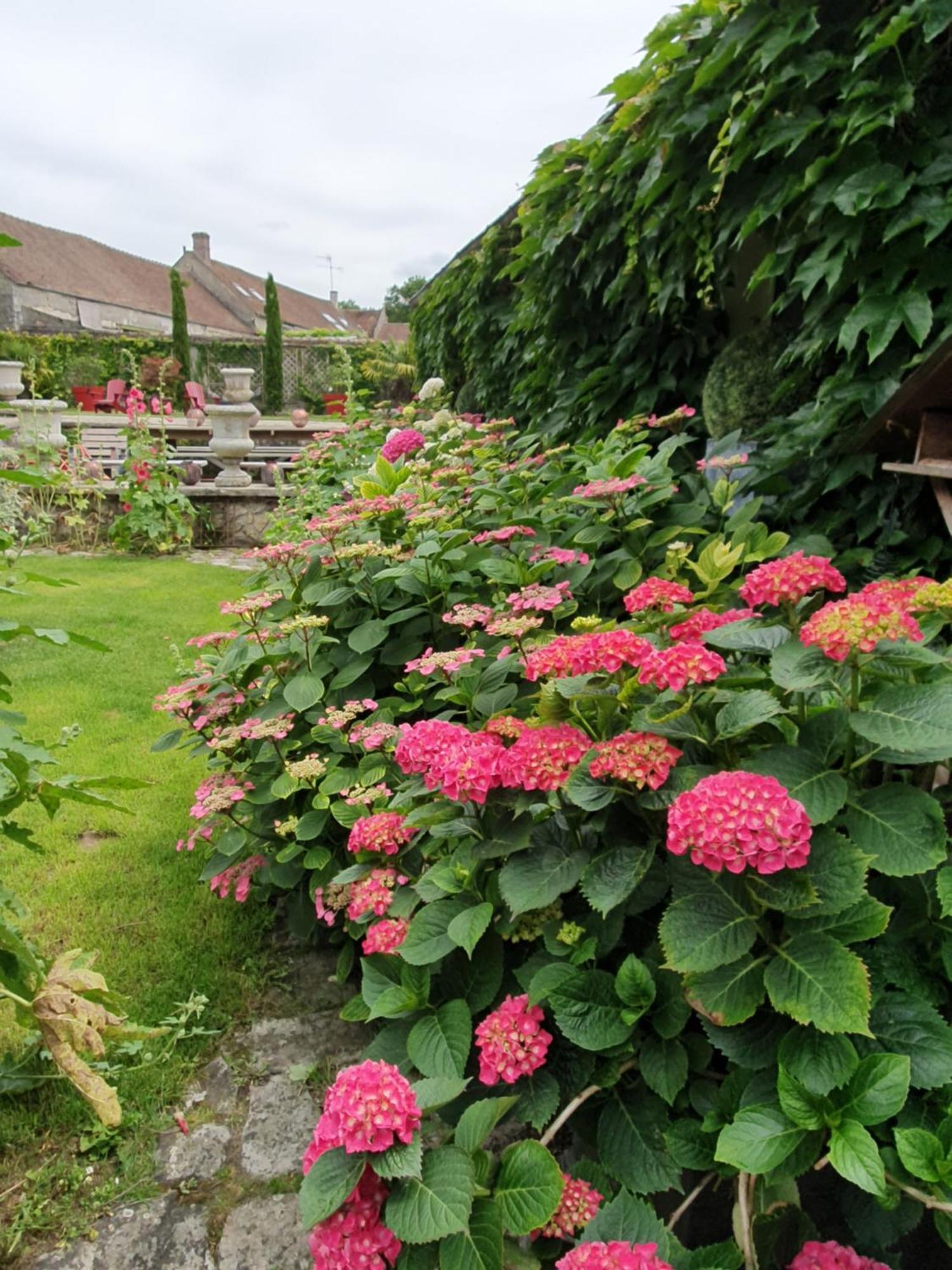 Les Glycines Bed & Breakfast Ury Dış mekan fotoğraf