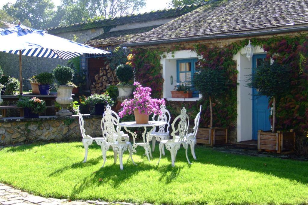 Les Glycines Bed & Breakfast Ury Dış mekan fotoğraf